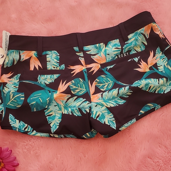 Roxy board shorts - Picture 12 of 14